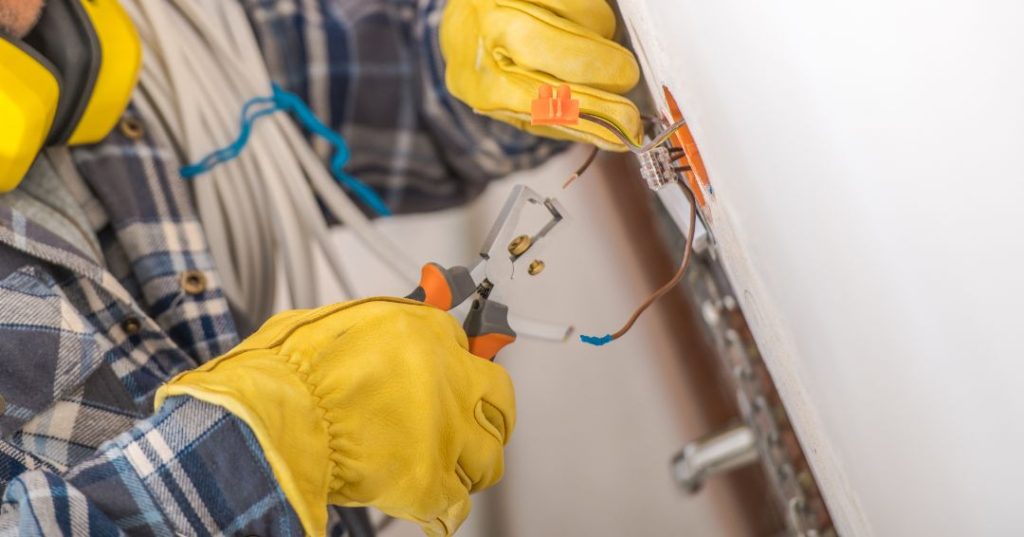 Consertos e manutenções elétricas em Praia Grande